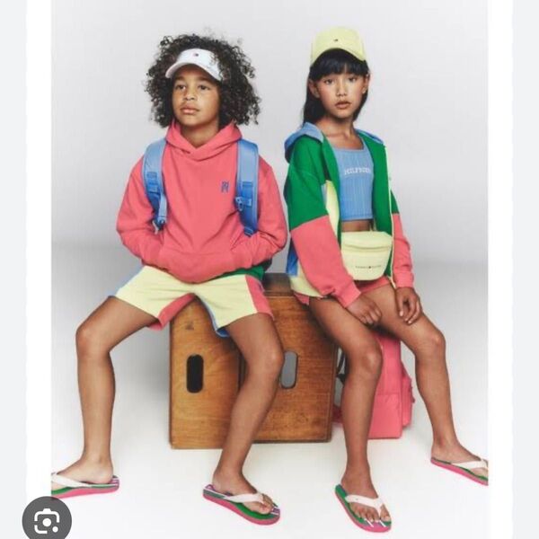 130 トミーヒルフィガー tommy HILFIGER カラーブロックモノグラム スウェット ショート パンツ キッズ