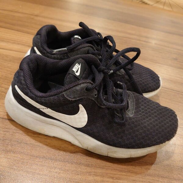 NIKE スニーカー 20cm 小学校 靴 白黒 保育園