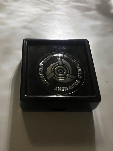 lockfield equipment ブローチ