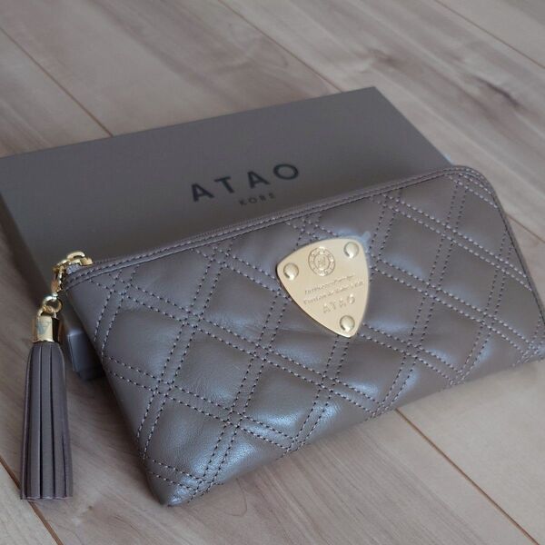 ATAO リモ ラフダイヤモンド ベージュ キルティング 長財布 クリスマスチャーム付き