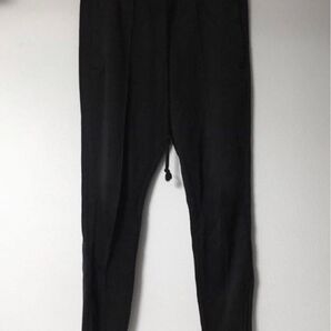 class サイドライン トラックパンツ 黒 ジョガー 裾ストラップ ジャージ 堀切 pool by