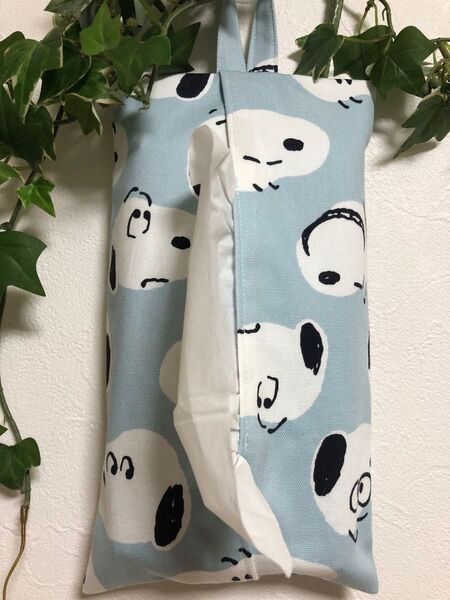 【ハンドメイド】箱無しティッシュケースカバー・スヌーピー (吊り下げタイプ)