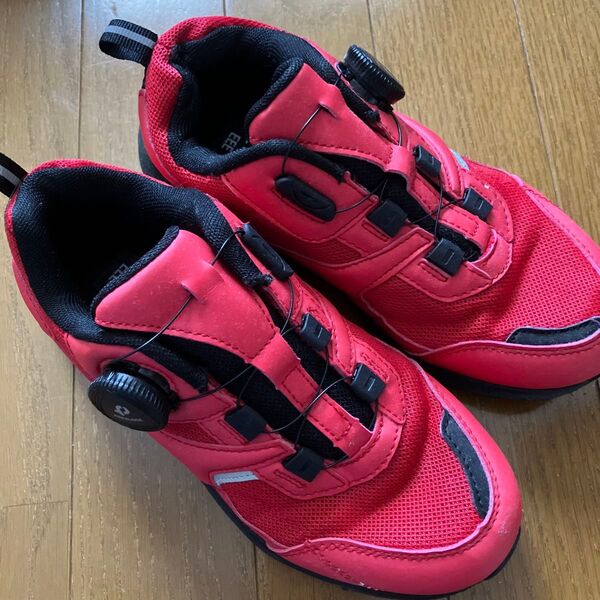 ダイヤル式スニーカー 21センチ