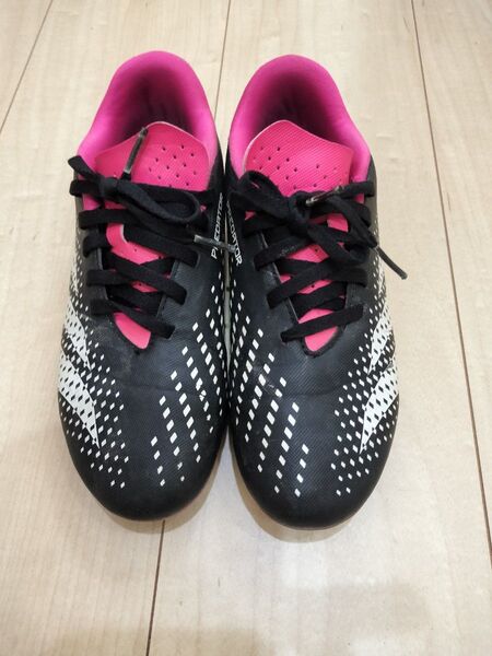 サッカースパイク adidas