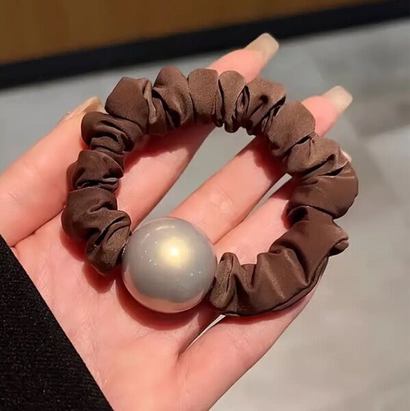 No.857 フェイクパール 高弾性 ブラウン シュシュ