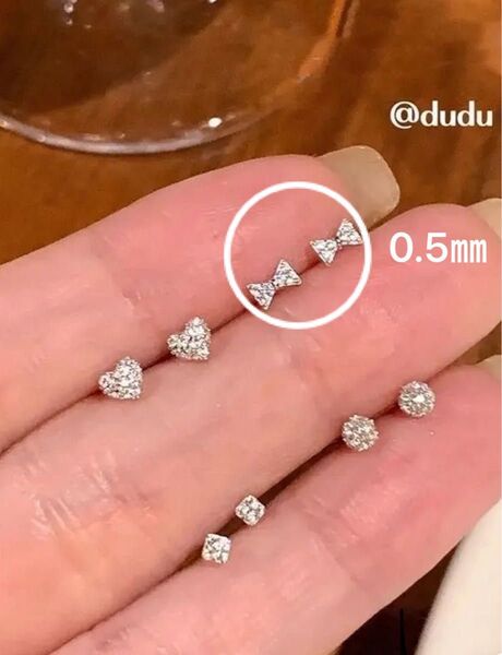 No.101 リボン 小ぶり可愛い スタッドピアス