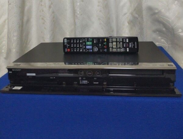 シャープAQUOSブルーレイディスクレコーダー≪BD-W560≫◆W録◎2番組同時録画可◎付属品一式あり!!◎動作確認済み◎