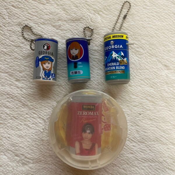 GEORGIA WONDA ミニチュア缶キーホルダー フィギュア 4個セット AKB篠田麻里子他