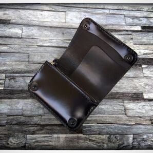 ★お札を折らず、収納力抜群★コードバン トラッカーウォレット ショート◆