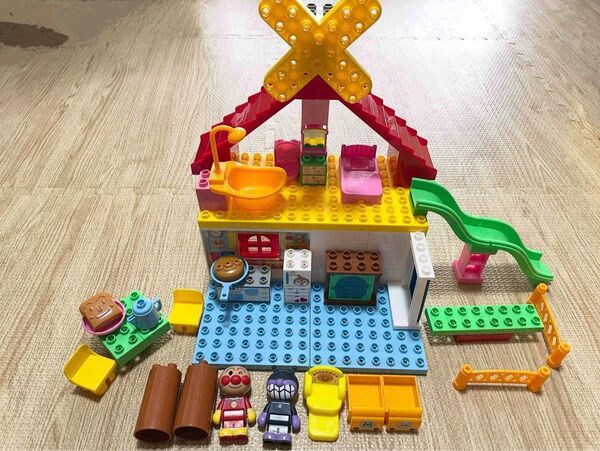 アンパンマン ブロックラボ パン工場とすべり台のおうちブロックバケツ