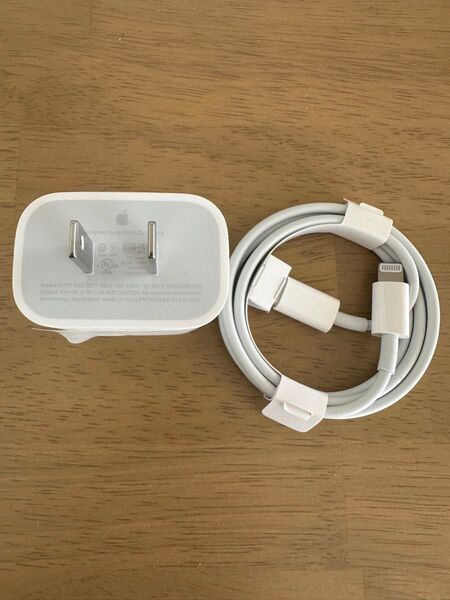 iPhone タイプCライトニングケーブル1m 18W急速充電器セット純正品