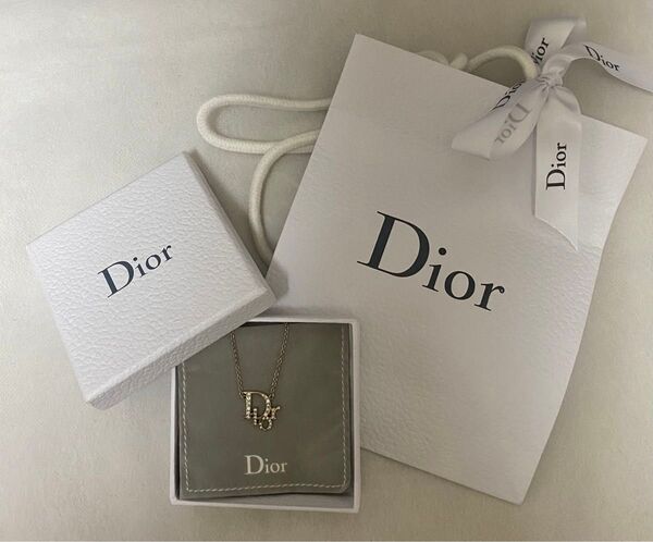 Dior ロゴネックレス シルバー ショッパー付き