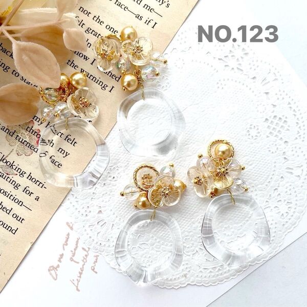 NO.123 再再販☆クリア変形フープ×ゴールドガラスフラワー/ジャラジャラチャーム