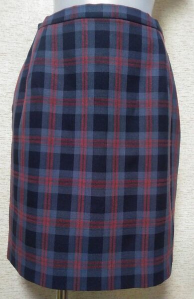 ☆未使用に近い美品☆山本寛斎プロデュースTION マイナスイオン発生裏地アクアヒール タイトスカート【レッドチェック・67-93】