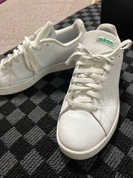 adidas スニーカー