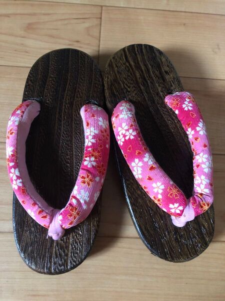 美品 下駄 浴衣 16 16.5 ピンク 黒 ブラック 桜 ちりめん 女の子 花 花柄 夏 夏祭り ゲタ 木製 used