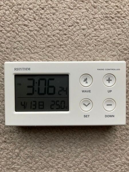 リズム RHYTHM 置き時計 電波時計 目覚まし時計 8RZ217SR03
