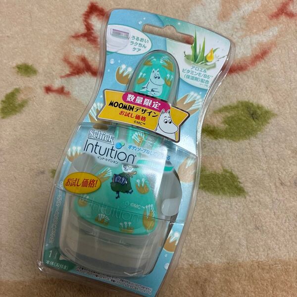 Schick Intuition ムーミンデザイン 本体(刃付き) 新品☆