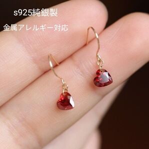 シルバー925純銀製ガーネットハートピアス 金アレ対応 フックピアス 1月誕生石 ゴールドポスト