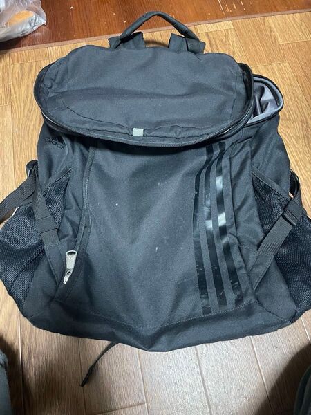 adidasリュックサック 黒