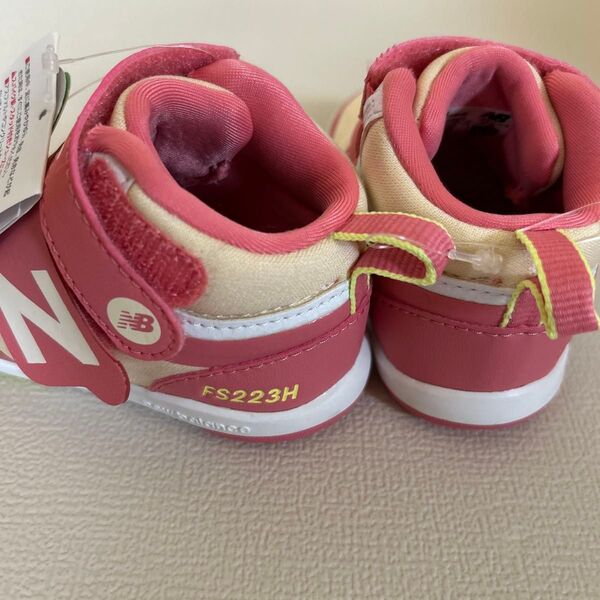 【新品】new balance ベビーシューズ ピンク系12センチ