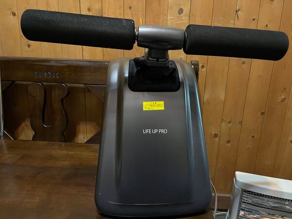 LIFE UP PRO 家庭用電気マッサージ器 リサイクルダンボールで発送します。