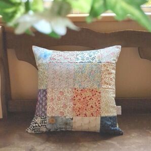 Handmade リバティ 小花柄クッションカバー♪