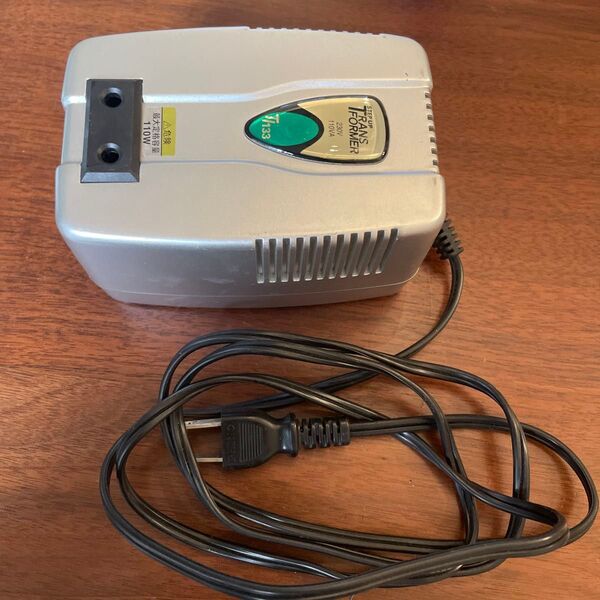 国内用変圧器 100V→220 230-240V/110VA海外の家電製品を国内で使うための変圧器 カシムラ