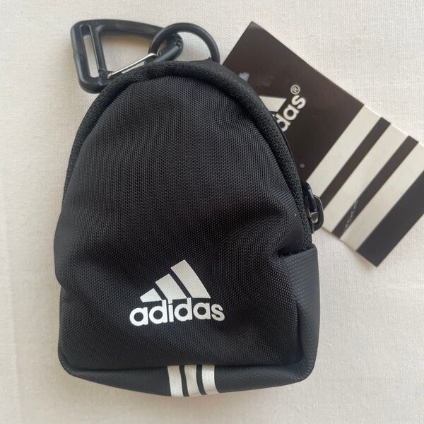 新品アディダス adidasリュック型キーホルダー ミニチュアキーホルダー カラビナ付き