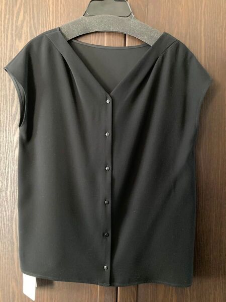 新品タグ付きPLST バックサテンストレッチブラウス黒M