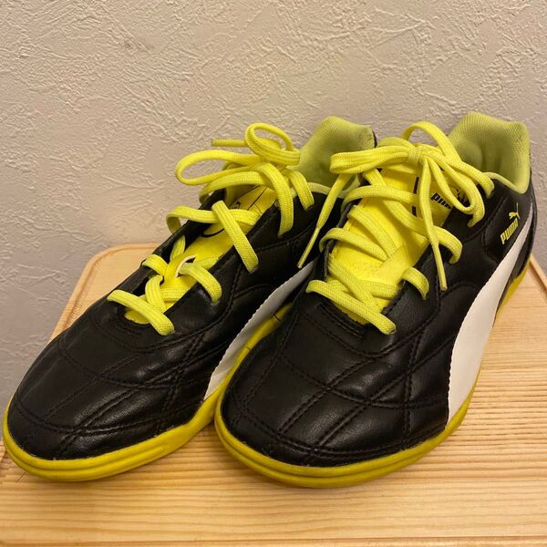 キッズ puma フットサルシューズ 22cm 蛍光イエロー スニーカー