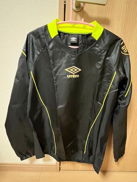 umbro ピステ ブラック×イエロー スポーツウェア トレーニングウェア