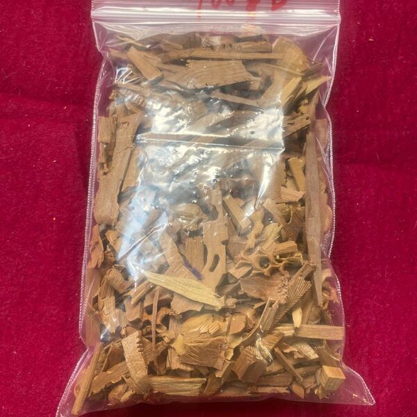 お早めに!最終セール中!最終処分価格!インド☆老山白檀☆香木100g B