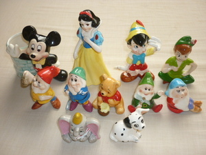 ■美品 希少 1980年代！東京ディズニーランドシール付き 陶器製 ミッキー、白雪姫、ピノキオ他11個キャラクター置物