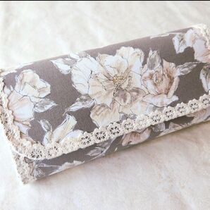 Wファスナー長財布 / 水彩風花柄 * Beige《ハンドメイド》やりくり財布