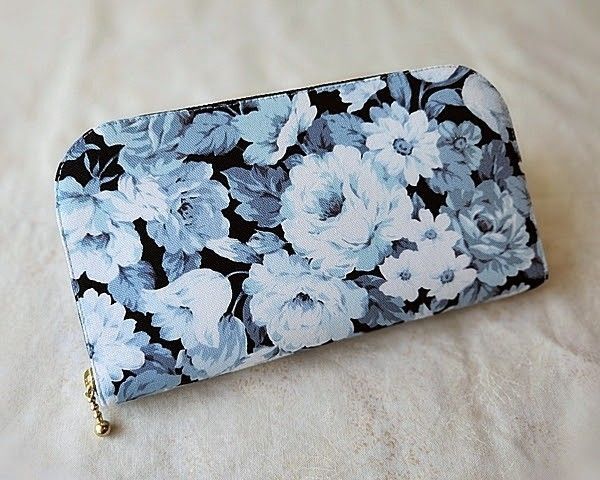 ラウンドファスナー長財布 / ロココ調薔薇柄 * ネイビー《ハンドメイド》母の日