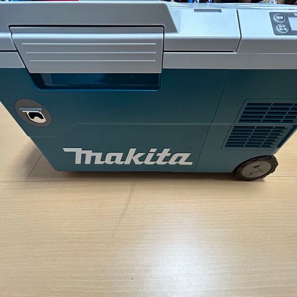 値下げ マキタ 保冷温庫CW001G ブルー新品未使用品です 充電式保冷温庫