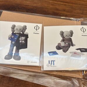 ユニクロ カウズ ステッカー ノベルティ 非売品