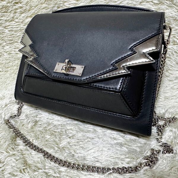 BALLY ショルダーバッグ 斜め掛け イナズマ Bターンロック Bロゴ ロゴ刻印 チェーン SUZY ツイストロック レザー