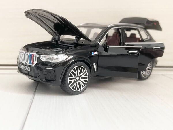 週末価格《新品》1:32 BMW X5 ミニカー