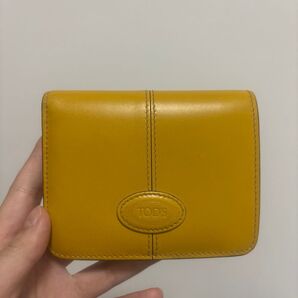 TOD'S 2つ折り財布 イエロー かわいい