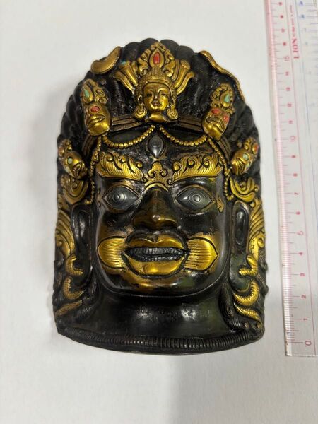 バイラヴァ面 チベット美術 金属製 彫刻面 黒と金 アンティーク
