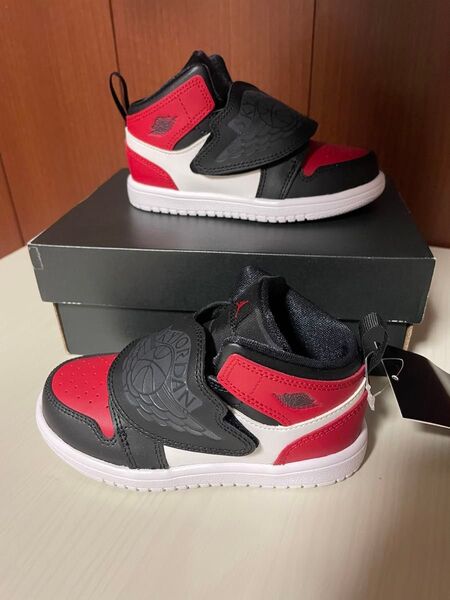 NIKE AIR JORDAN 1