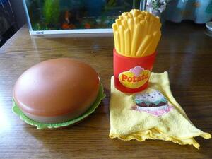  lovely . lunch box .. hand .. inserting * handle burger type . potato type 