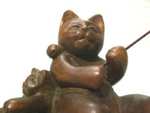 【送料５８４円～】《H04》 木彫 釣りをしている親子猫 猫 弱冠ヒビ有り_画像4