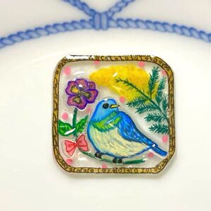 春色の小鳥と花のブローチ