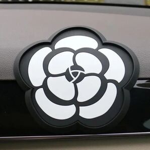 ダッシュボードにオススメ・カメリア型滑り止めマット