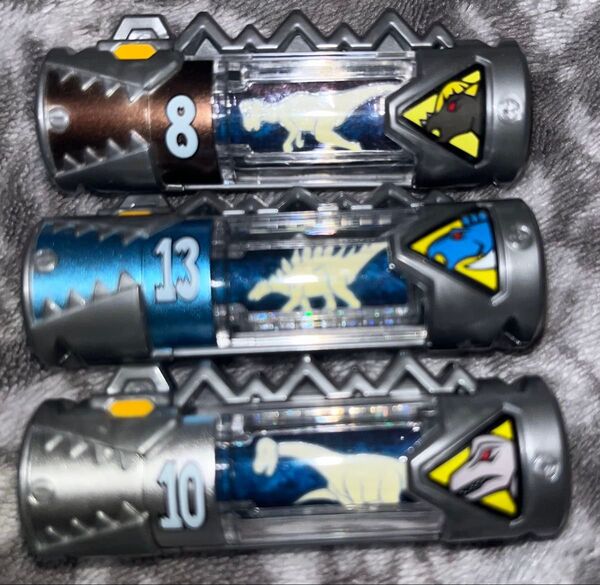 獣電戦隊キョウリュウジャー 獣電池セットDX ブンパッキー ケントロスパイカー ブラギガス メタリック獣電池3本