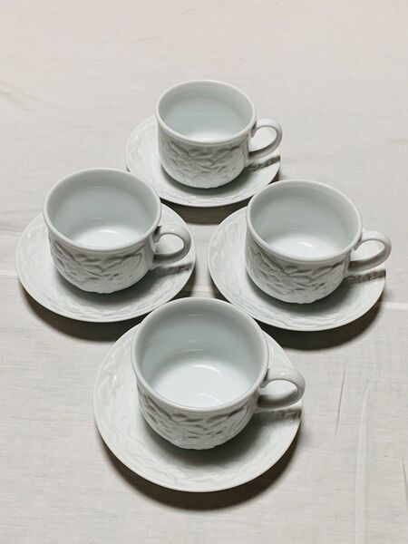 アメリカセレブ、ホワイトハウス御用達 LENOX レノックス白彫刻デザインのカップソーサー4客