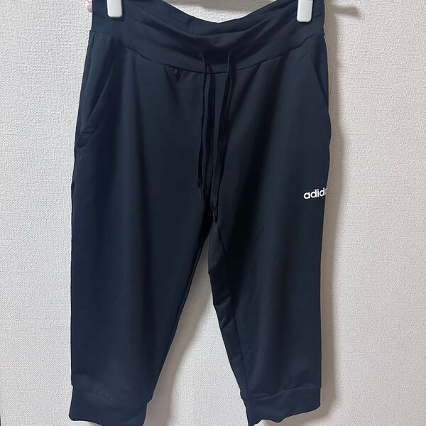 adidas AEROREADY ブラック クロップドパンツ